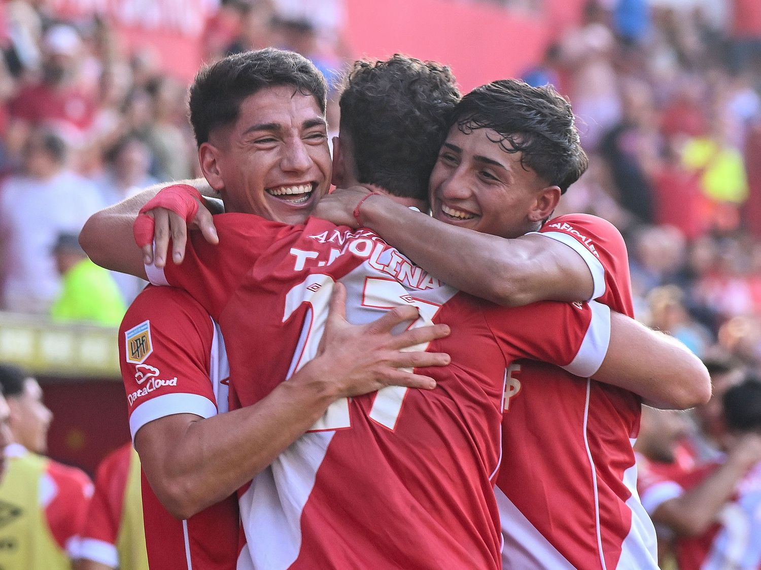 Estudiantes fue goleado, pero se quedó con el último lugar