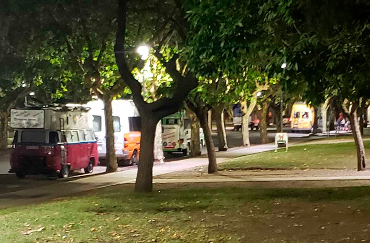 Denuncian superpoblación de casillas rodantes en Plaza Pueyrredon