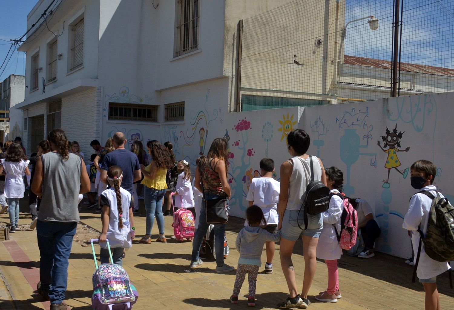 El 36% de las escuelas y más de 255 mil alumnos bonaerenses tendrán una hora más de clase