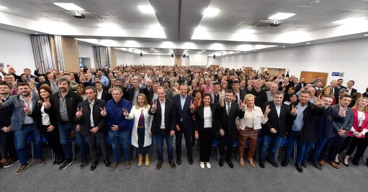 Masivo respaldo de legisladores e intendentes a la candidatura de Bahl gobernador