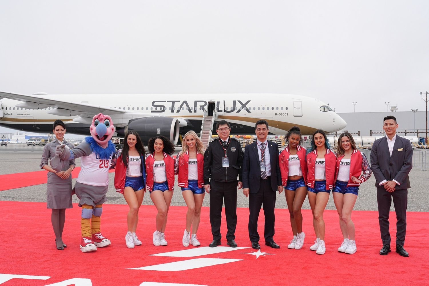 Starlux inauguró sus vuelos a Los Ángeles y se asocia con Alaska Airlines 