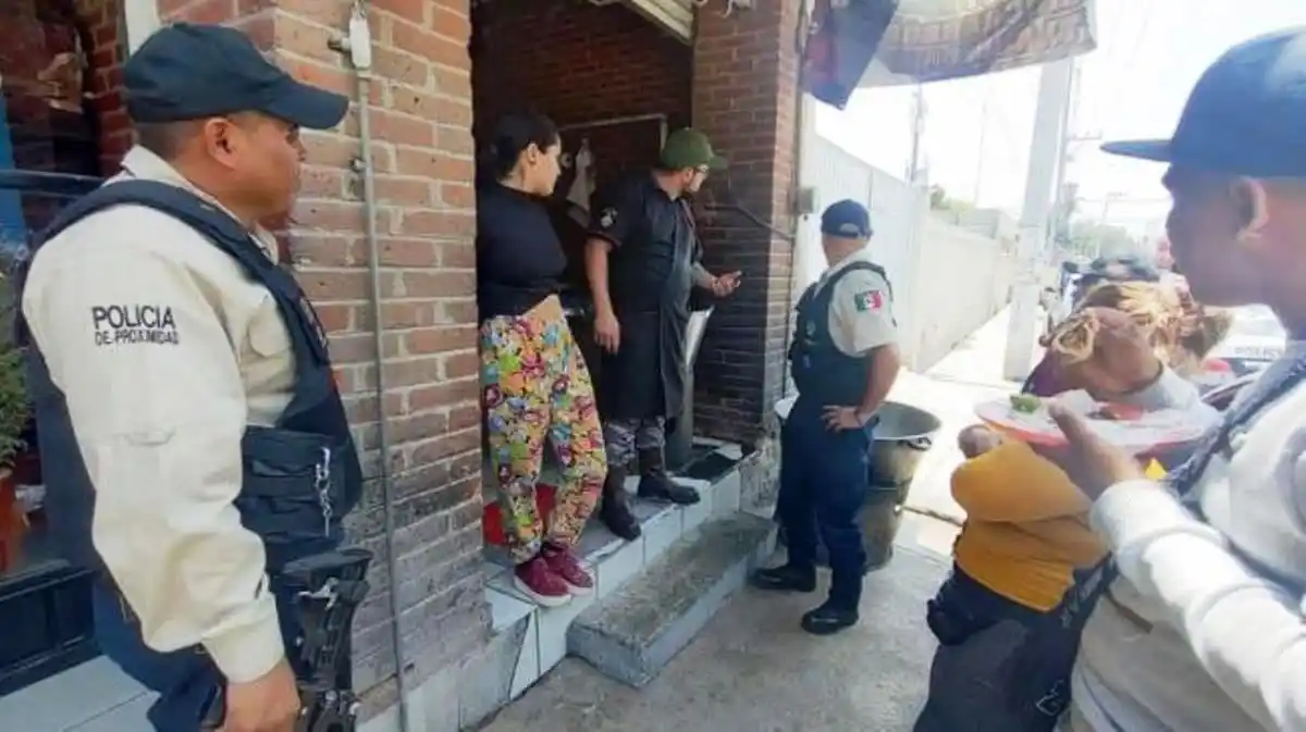 Lanzó a un perrito a un caldero con aceite caliente tras discutir con un carnicero (VIDEO SENSIBLE)