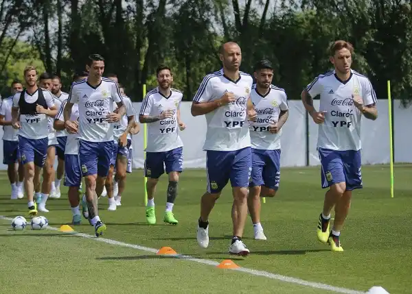 Sampaoli duda en repetir el equipo o apostar por la velocidad de Pavón