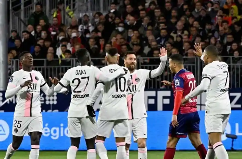 Con un show de Messi, Mbappé y Neymar, PSG goleó y acaricia la Ligue 1