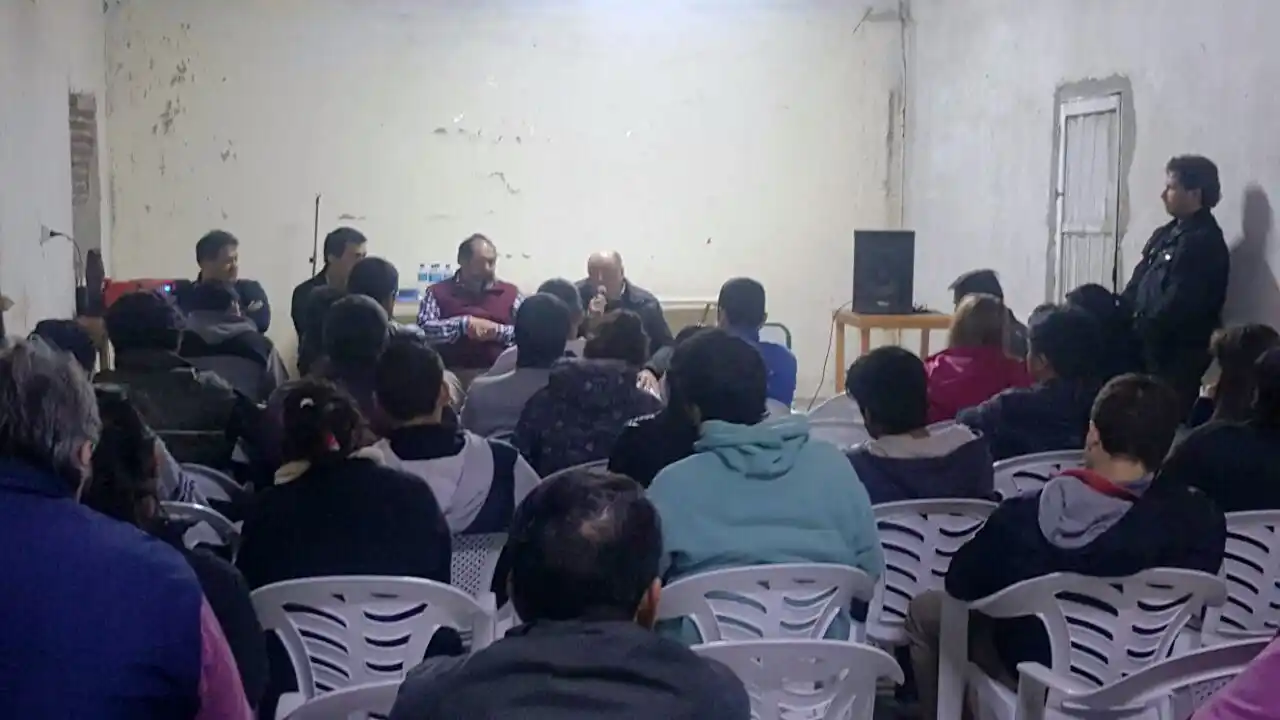 Busti: «Hay una necesidad que el peronismo viva y que esté de pie para ponerle un límite al gobierno de Macri”