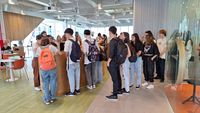 Notable convocatoria del evento de postulación de becas Bisblick para jóvenes