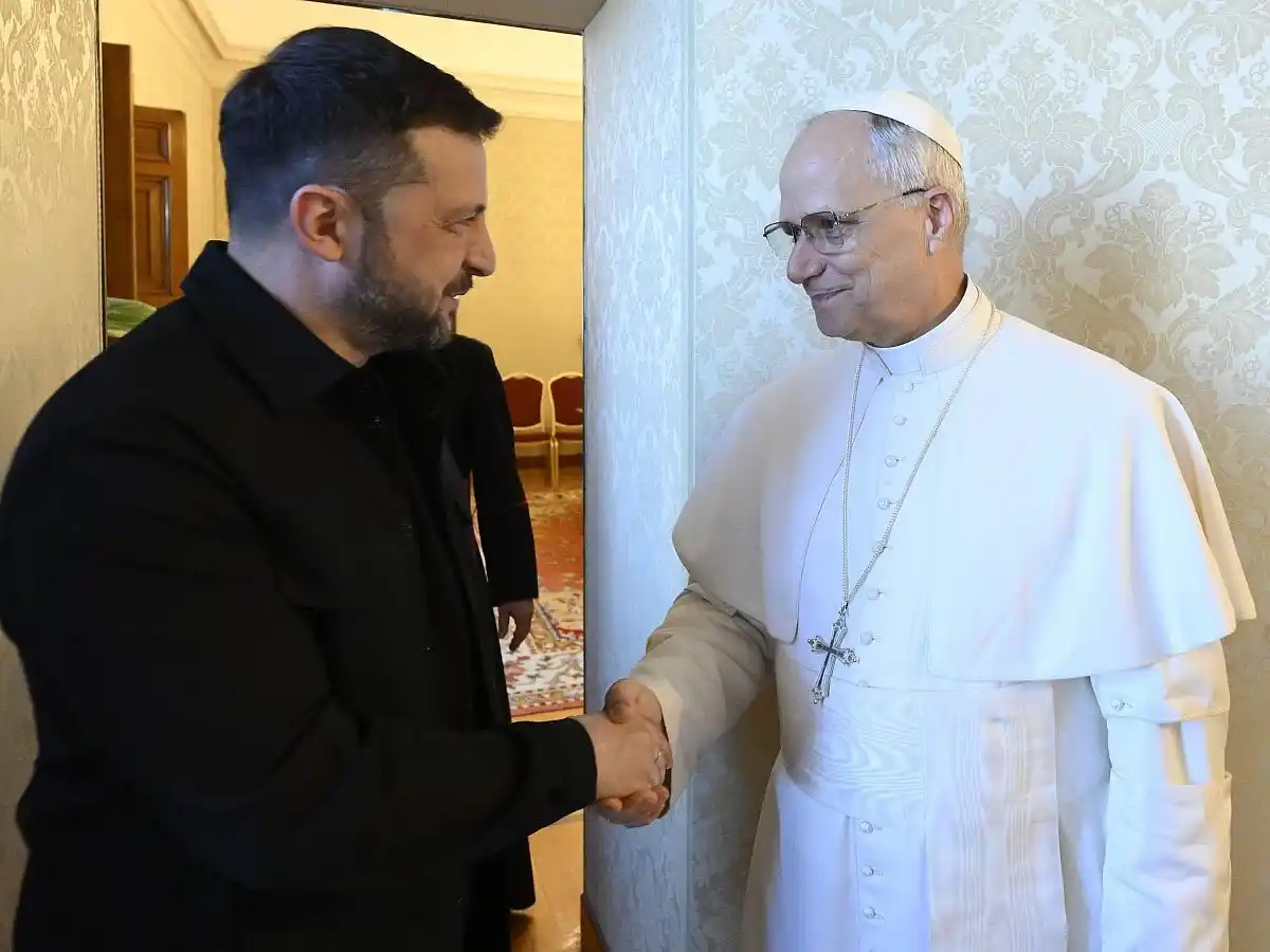 Zelenski junto al Papa León XVI.