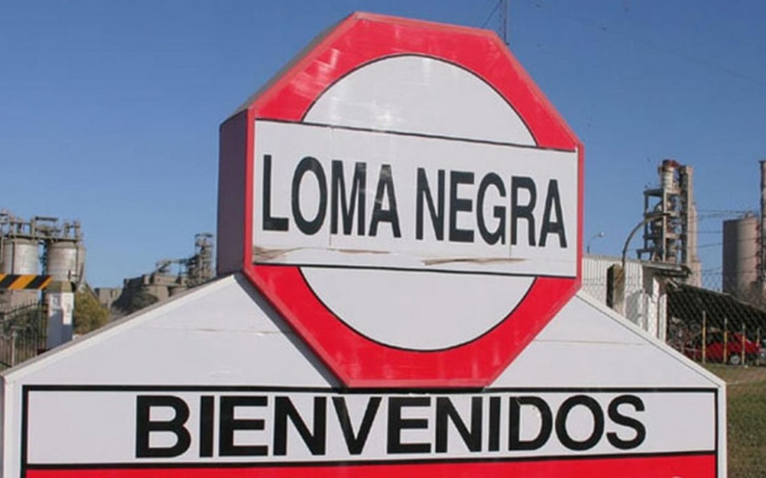 Barker: Loma Negra confirmó despidos y los trabajadores y el pueblo resisten