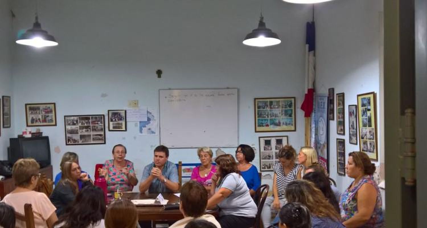 Docentes de Feb votaron continuar con el plan de lucha