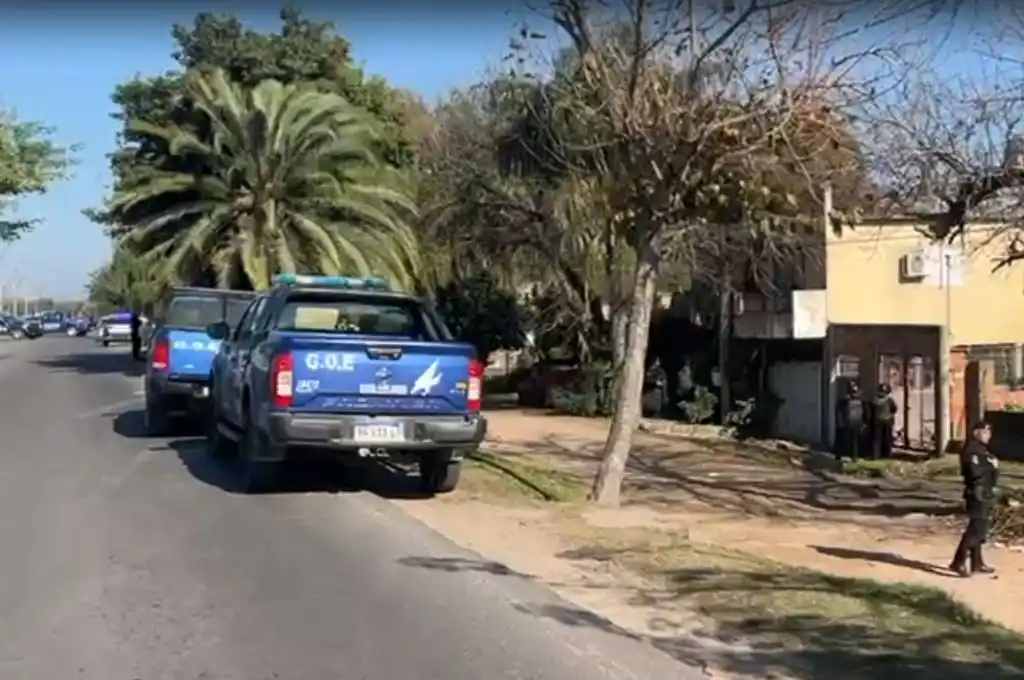 Hombre armado se atrincheró