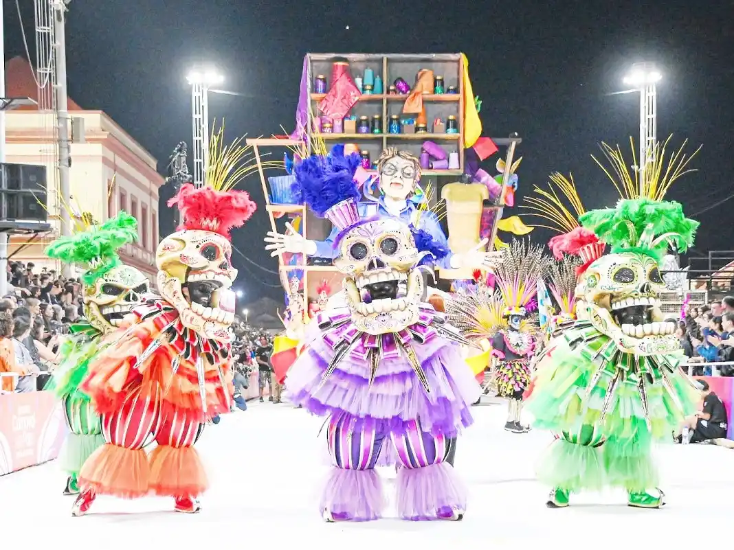 Con más de 15 mil personas, comenzó el Carnaval del País
