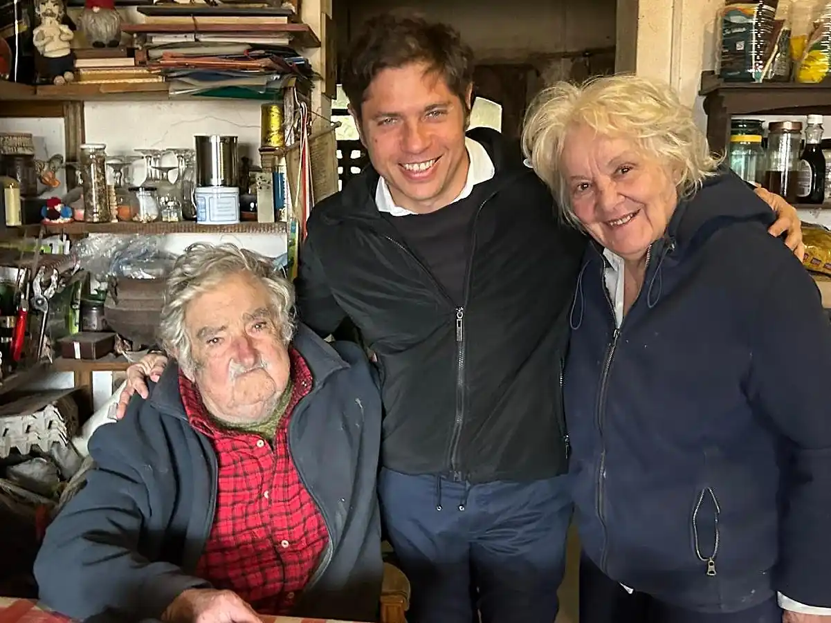 Kicillof con Mujica y Lucía Topolansky el año 2024