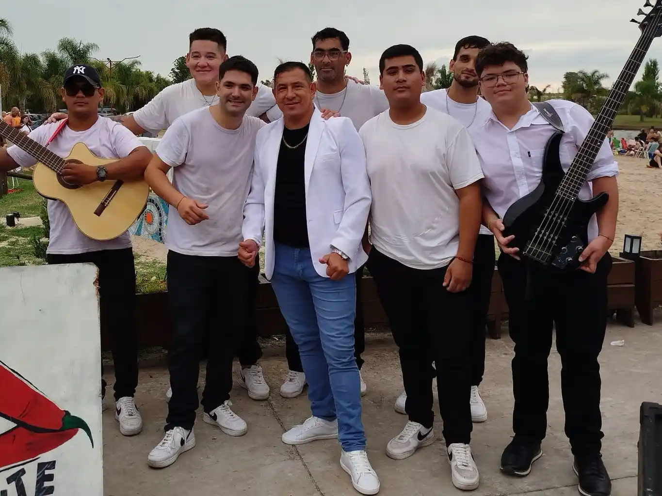 Cumbia Picante surgió en agosto de 2023 de la mano de un grupo de músicos locales unidos por la amistad y las ganas de emprender un proyecto artístico.