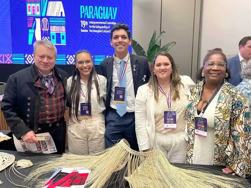 Piranenses presentaron un artículo
de investigación sobre cestería pilagá