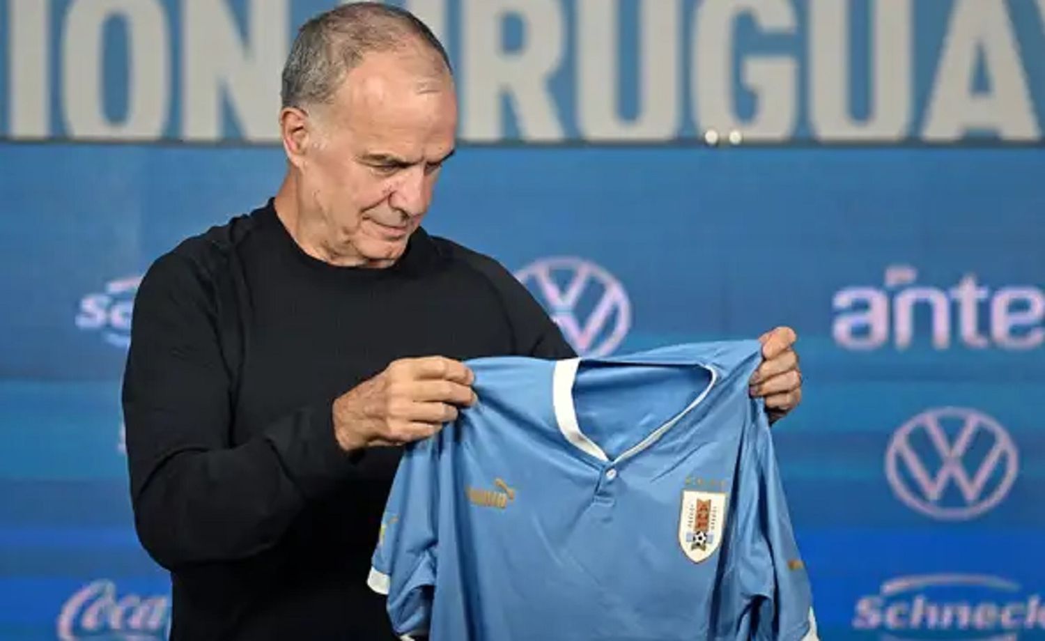 Revuelo en Uruguay: Bielsa tendrá decidido borrar a varios históricos