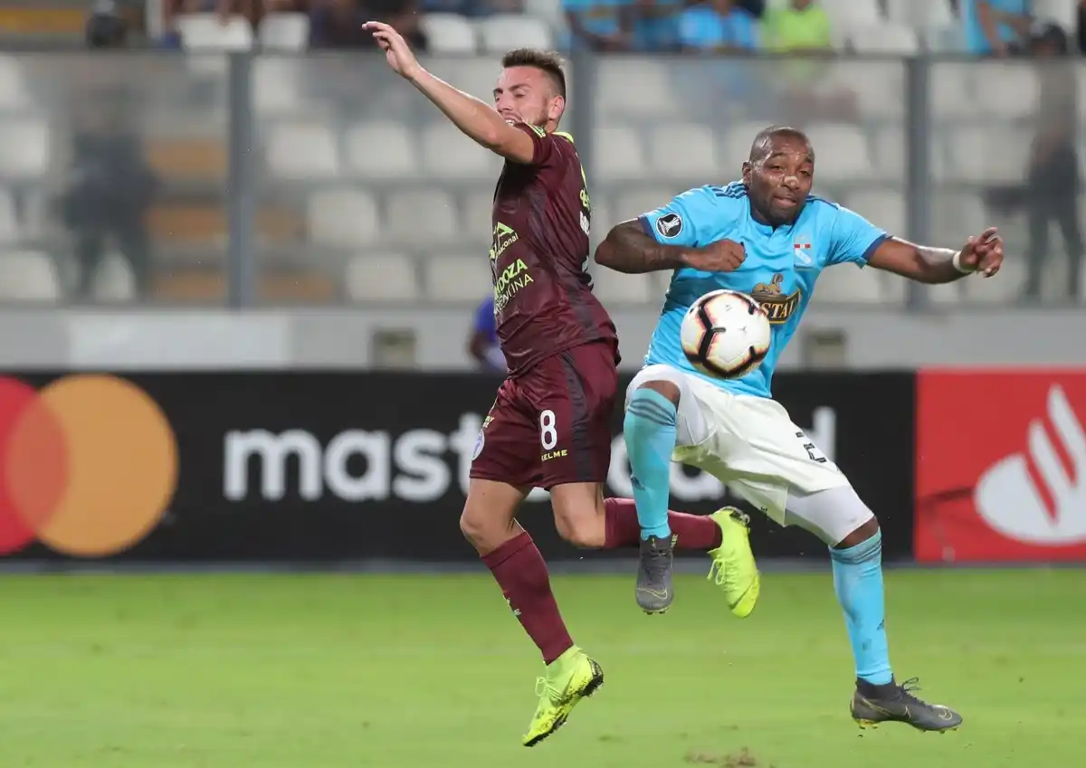 Godoy Cruz rescató un  punto en su visita a Lima