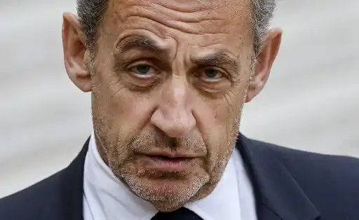 Le ponen los ganchos al expresidente Sarkozy: TENDRÁ QUE LLEVAR UN BRAZALETE ELECTRÓNICO