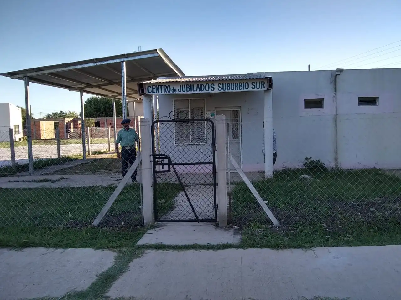 El Centro de Jubilados Suburbio Sur terminó el cierre perimetral de la cancha de tejo