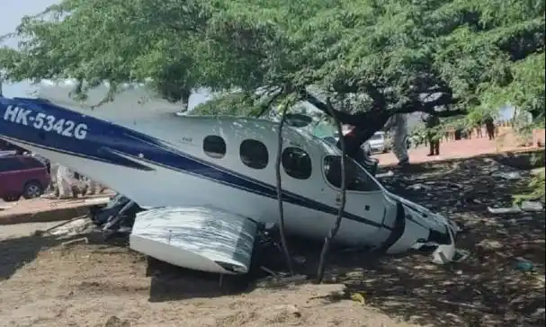 Despistó una avioneta, cayó en una playa y mató a un niño