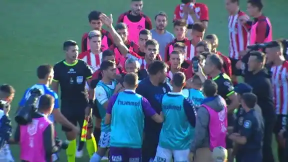 Final caliente en el clásico de La Plata: Incidentes y corridas en el empate agónico entre Gimnasia y Estudiantes 