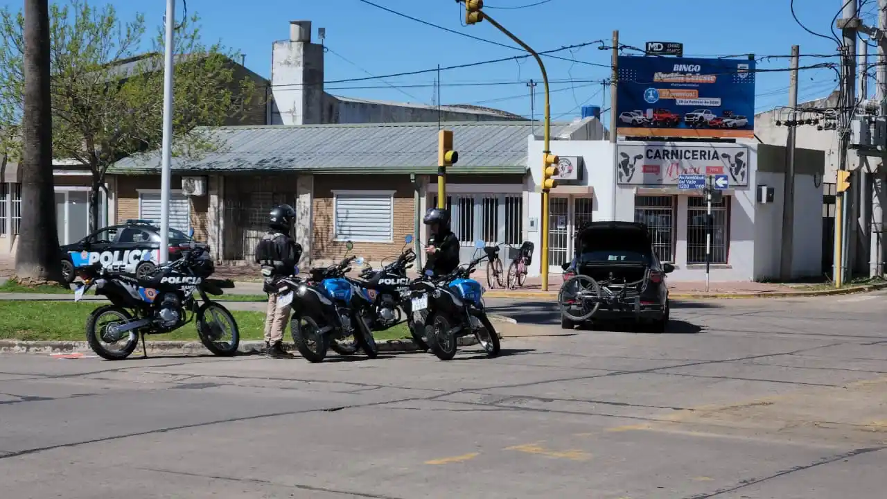 robó un celular y lo detuvieron en córdoba y aristóbulo del valle policia - 5