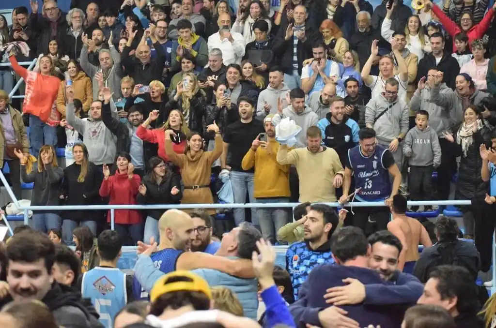 Unión ascendió a la Liga Argentina y nadie lo merecía más