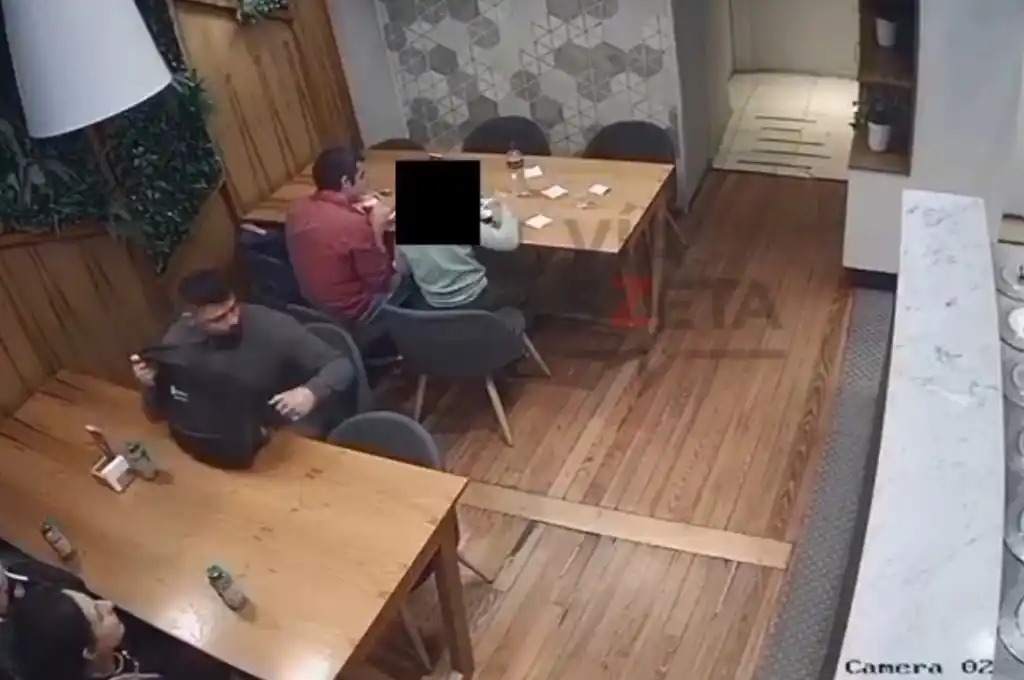 Robo en una cafetería