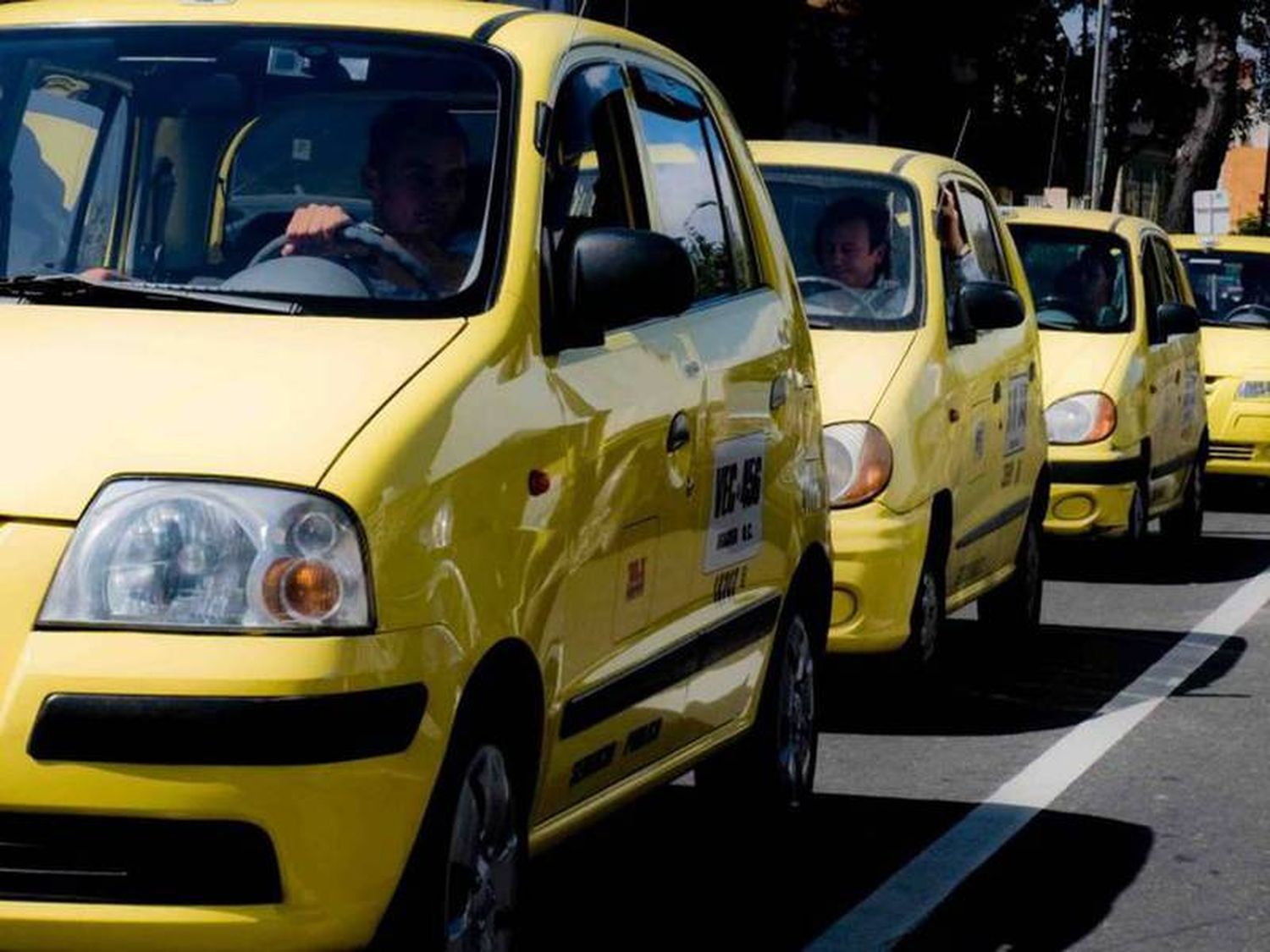 LA CONFUNDIÓ CON UNA VENEZOLANA: colombiana denuncia maltrato de taxista xenófobo