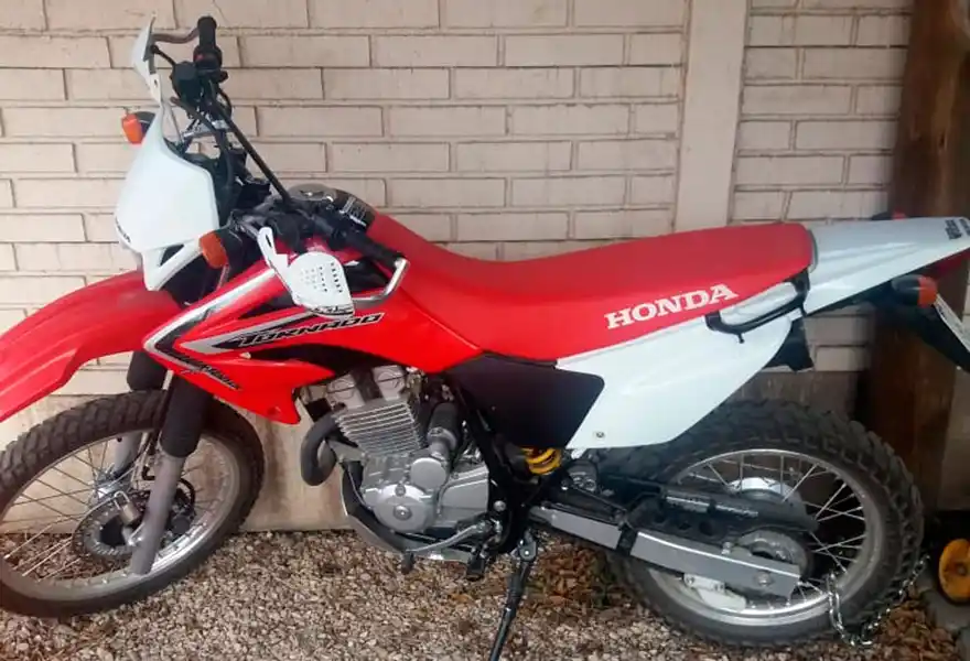 Robaron una moto tras romper cuatro candados