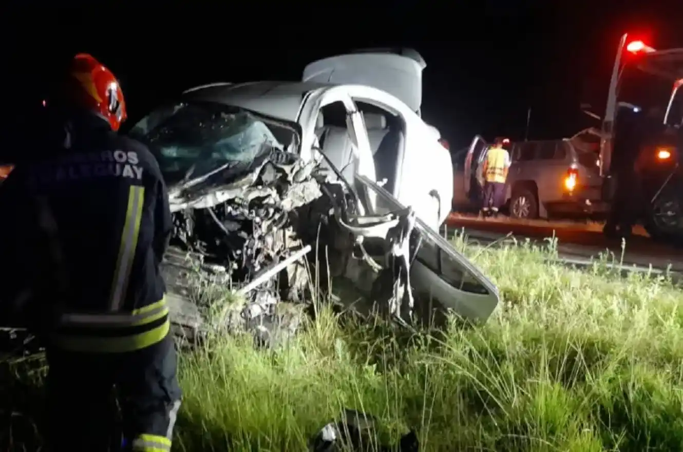 Tres paranaenses fueron hospitalizados tras tremendo choque frontal en ruta 12