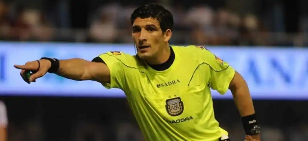 Andrés Merlos envuelto en una polémica por un dudoso penal
