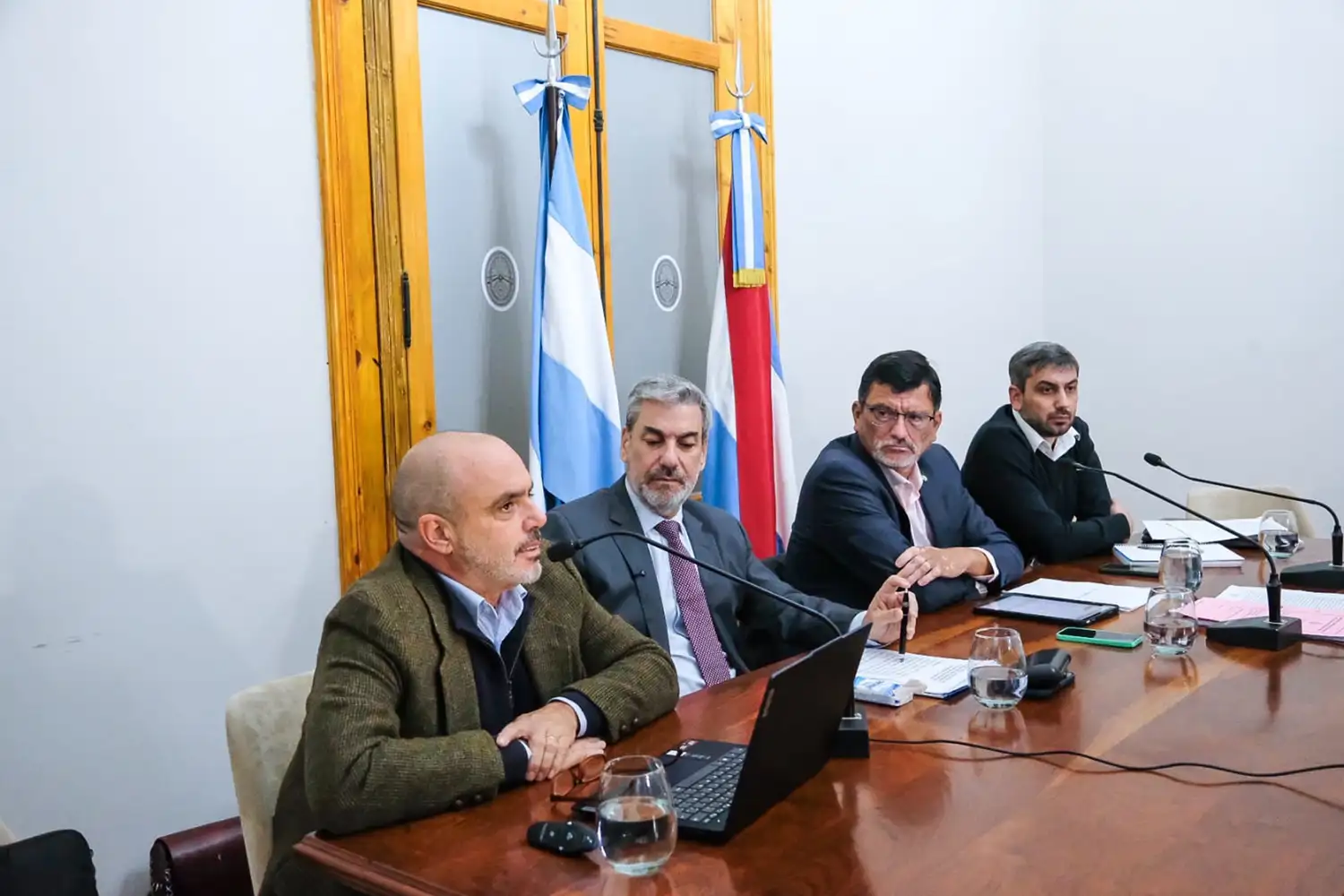 El Ministro de Economía y el titular de la Caja de Jubilaciones expusieron en el Senado sobre la reforma previsional