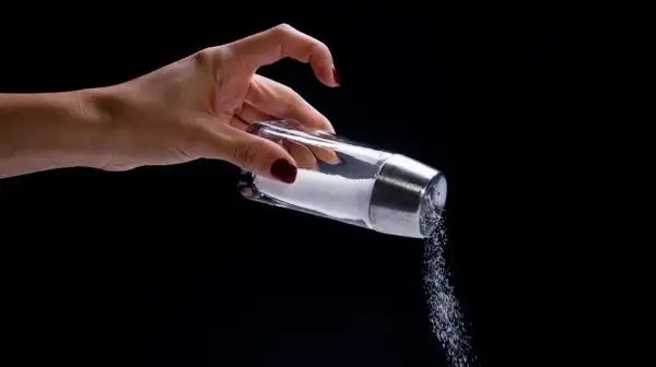 Recomiendan disminuir el consumo de sal