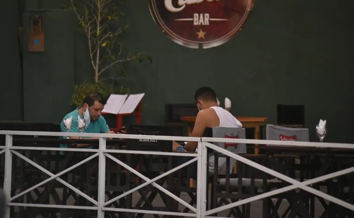 Refuerzan los controles en bares y restaurantes para que cumplan los protocolos