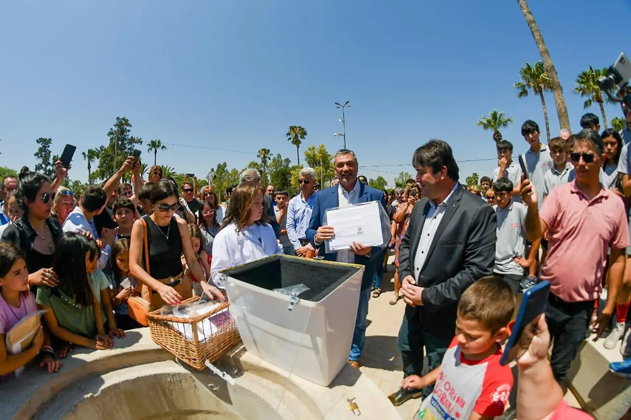 Miramar comenzó a las celebraciones con el sellado de una cápsula del tiempio