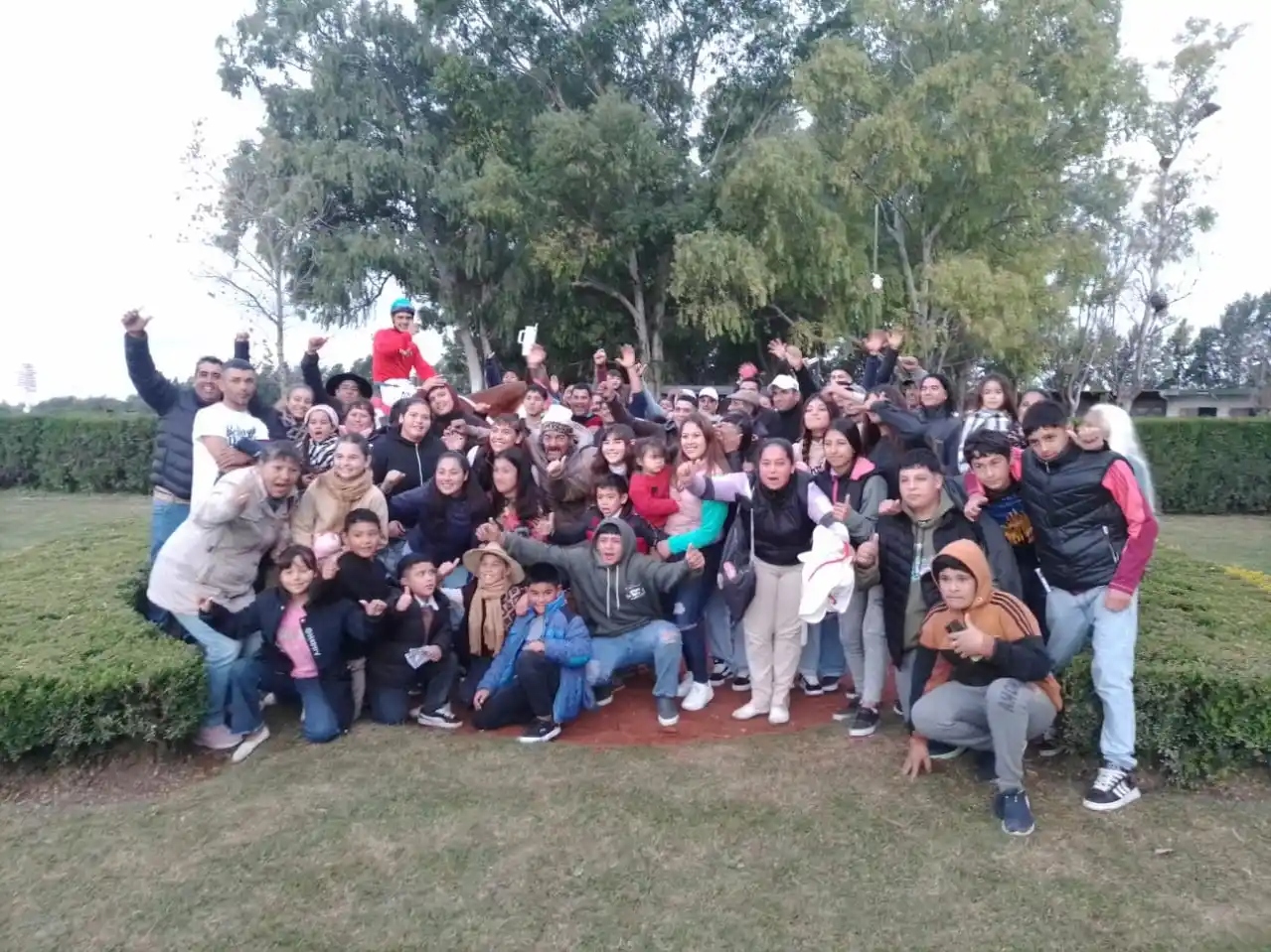 Turf: “El Negro Luis” brilló en el Gran Premio 25 de Mayo