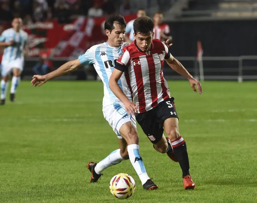 Racing empató y quedó mejor parado de cara a la revancha