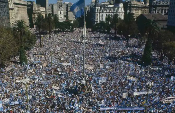 Se celebran los 31 años de la democracia en Plaza de Mayo