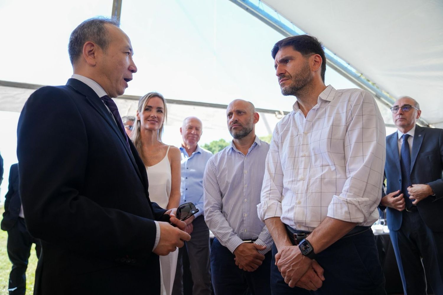 El gobernado Pullaro y el embajador Wang Wei