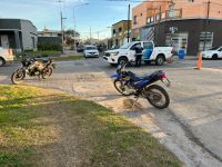 Una mujer fue hospitalizada tras un choque entre dos motos