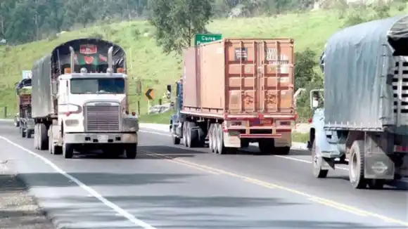 Aduaneros y transportistas evalúan OBSTÁCULOS que se encontrarán ante reapertura de la frontera