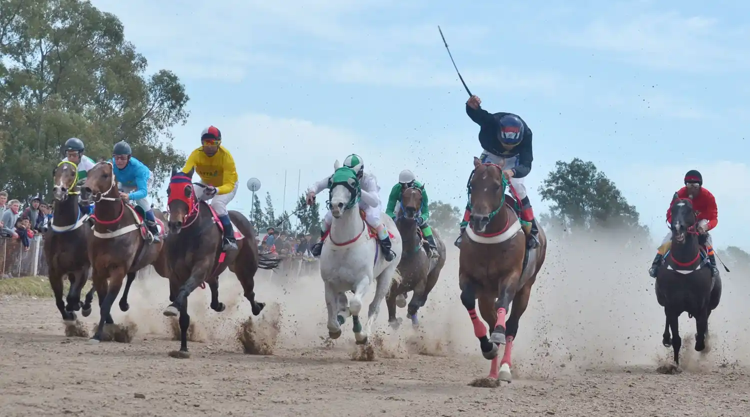 Otra vez el turf se hizo presente en el hipódromo local. Una muy buena reunión con una gran concurrencia y donde se apostó con entusiasmo en cada prueba.