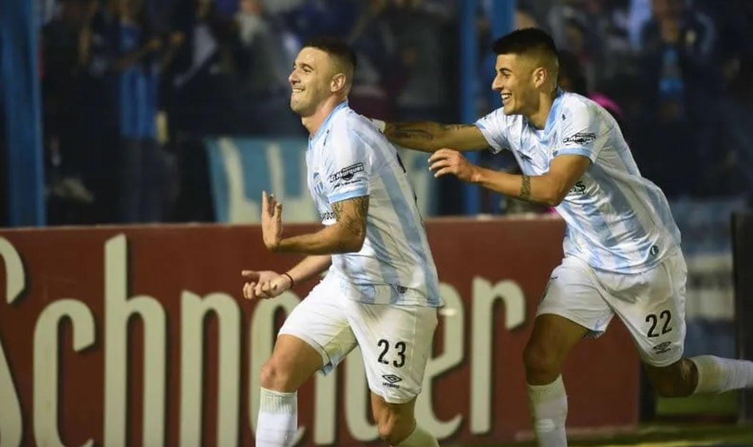 Con un gol de Renzo Tesuri, Atlético Tucumán venció a Newell's y se afianza como puntero