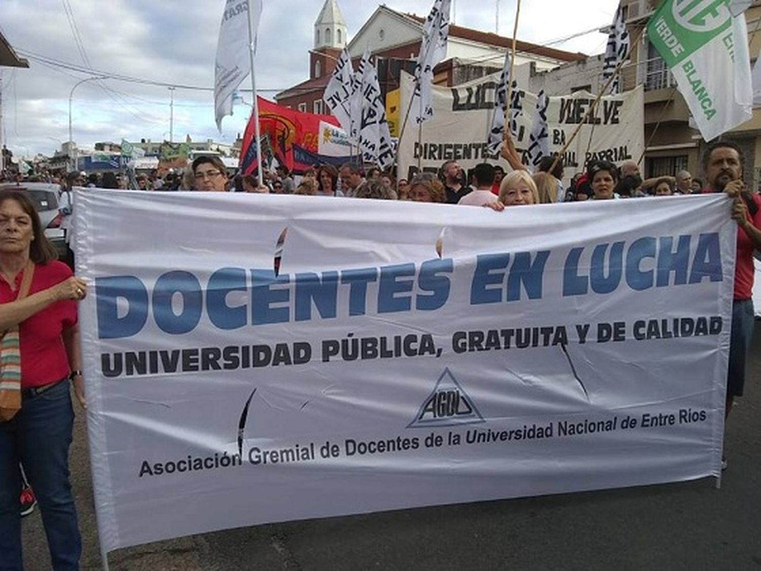 Sin avances en la paritaria salarial: la docencia universitaria sostiene el plan de lucha