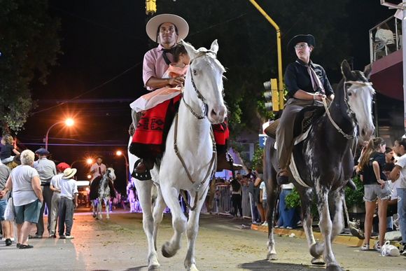 Fiesta en El Fortín: el desfile del sábado y "El Coronel", el caballo estrella de la jineteada este domingo