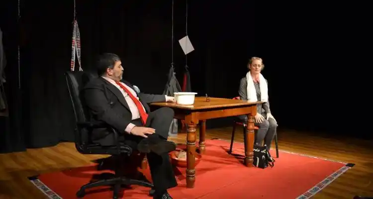 Este sábado, función de “De tiburones y otras rémoras”, con Iván Steinhardt en Cuarta Pared
