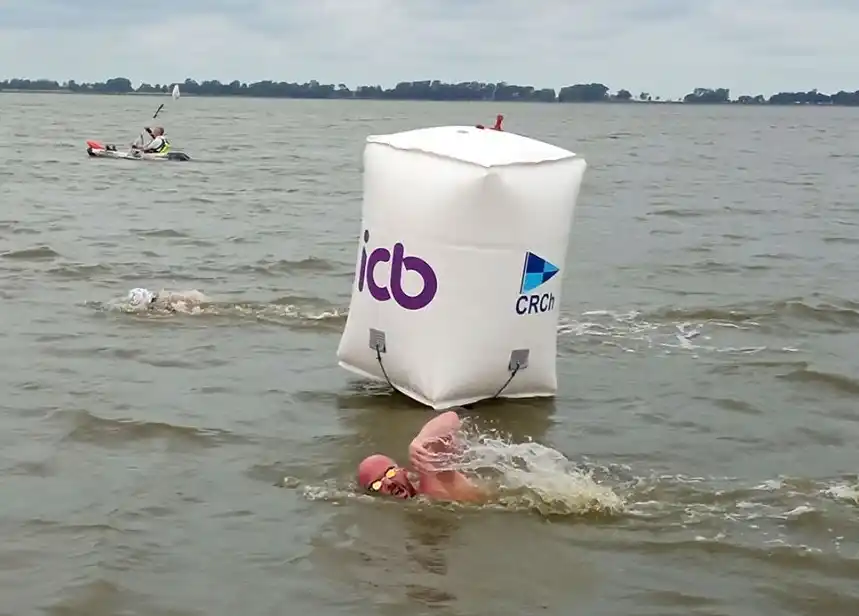 Copa Domingo Catalino: Leandro Vanden Bossch fue el mejor nadador local en el cruce de la laguna