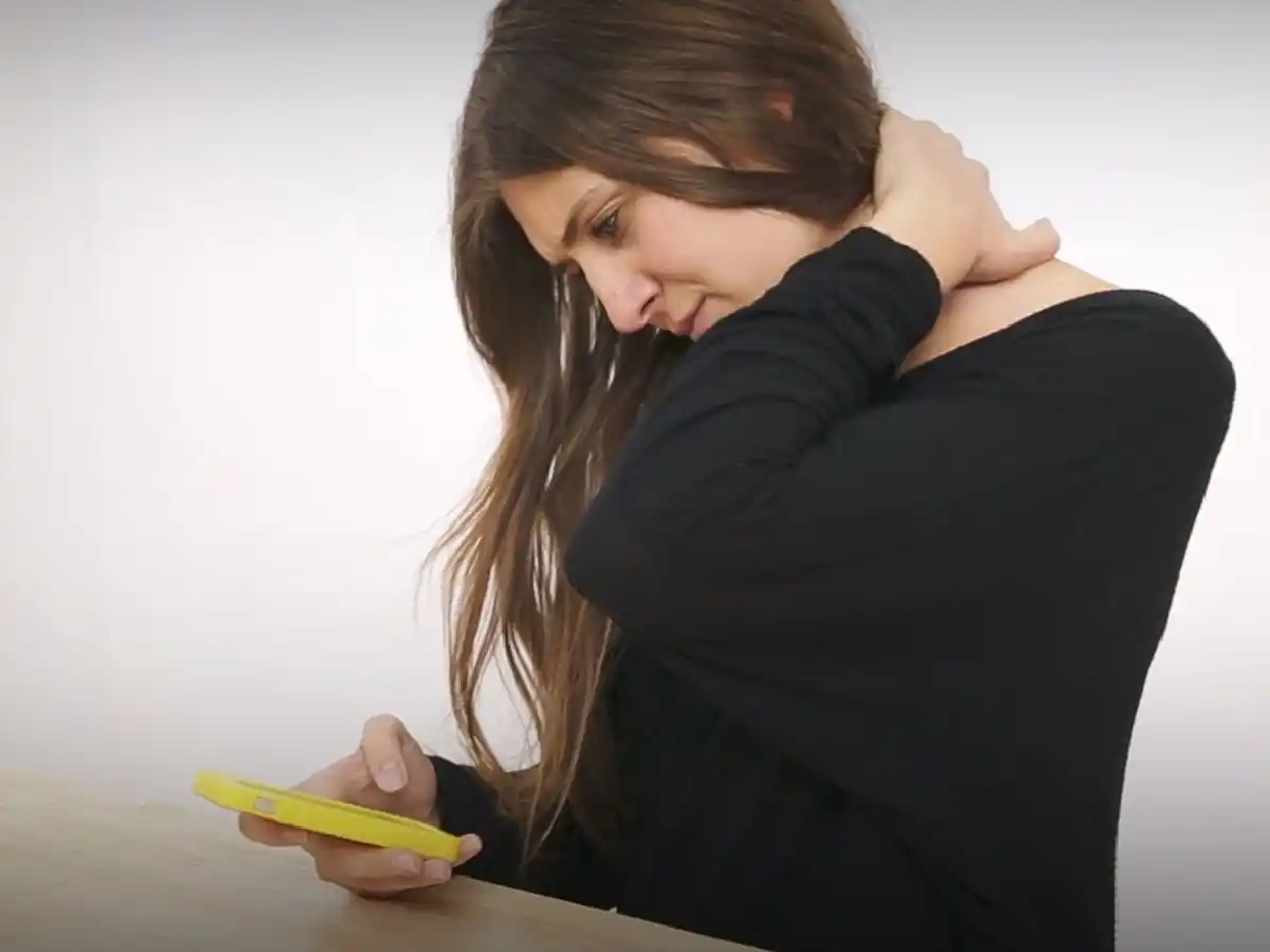 ¿Qué es "el cuello Whatsapp"?