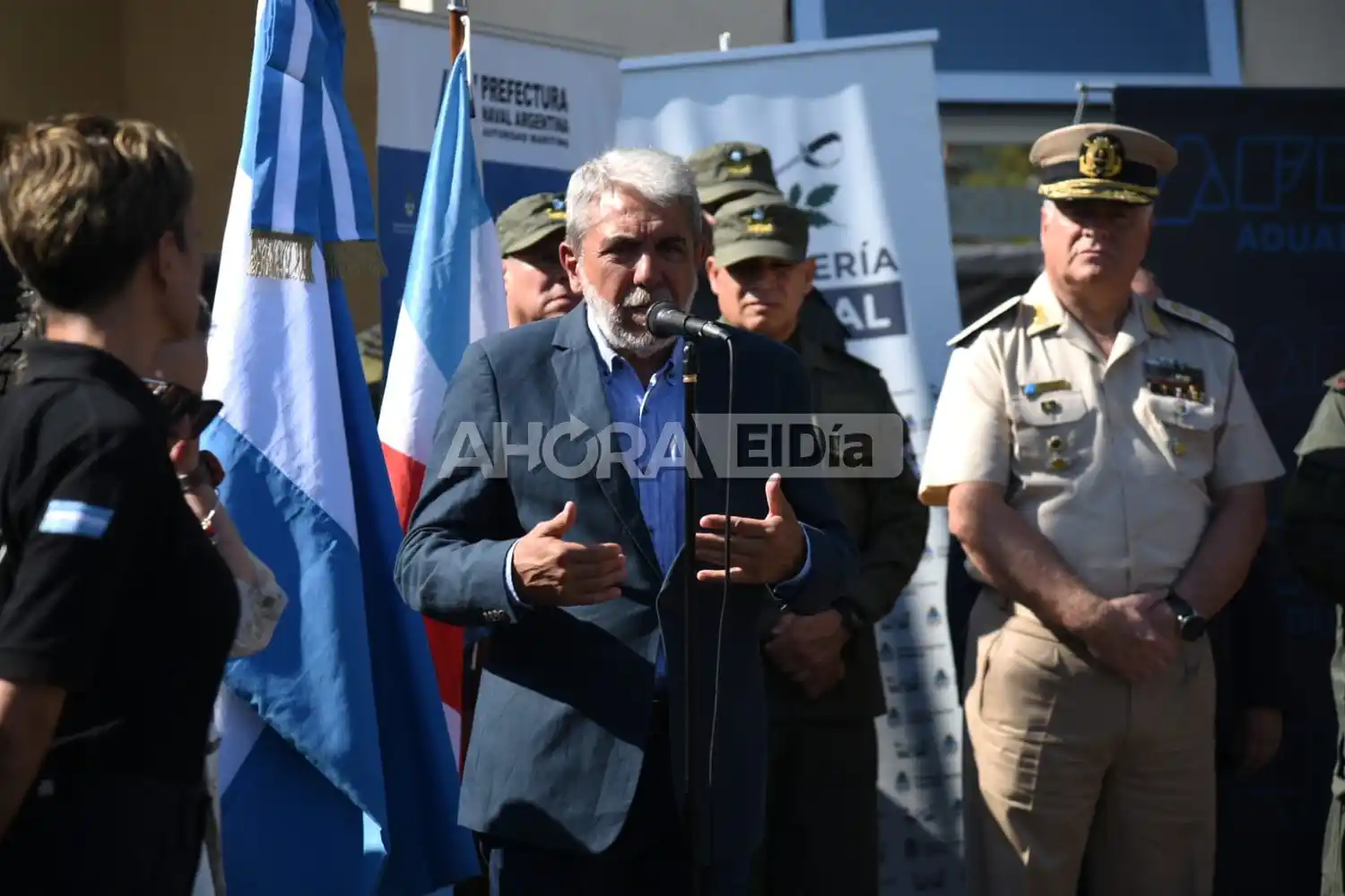 Michel, Castagneto y Aníbal Fernández entregaron cubiertas valuadas en 40 millones de pesos