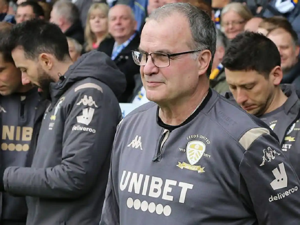 Leeds de Bielsa cayó en Gales y ya no es líder de la segunda de Inglaterra